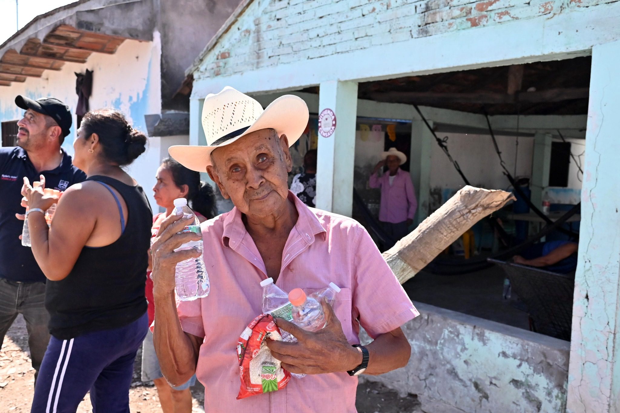 Apoyos a habitantes de Tuxpan