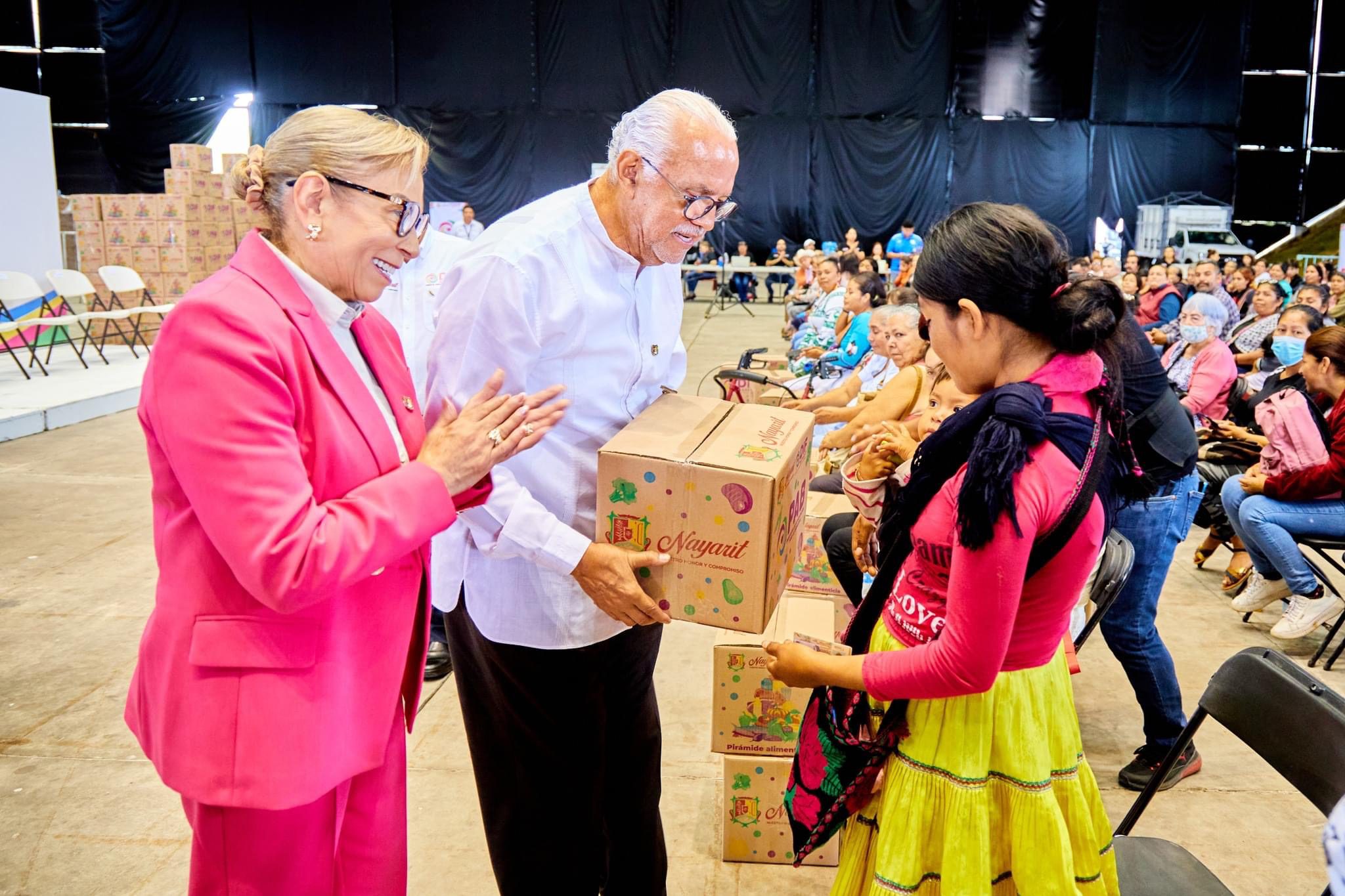 Navarro Quintero acompañando a la Dr Beatriz Estrada