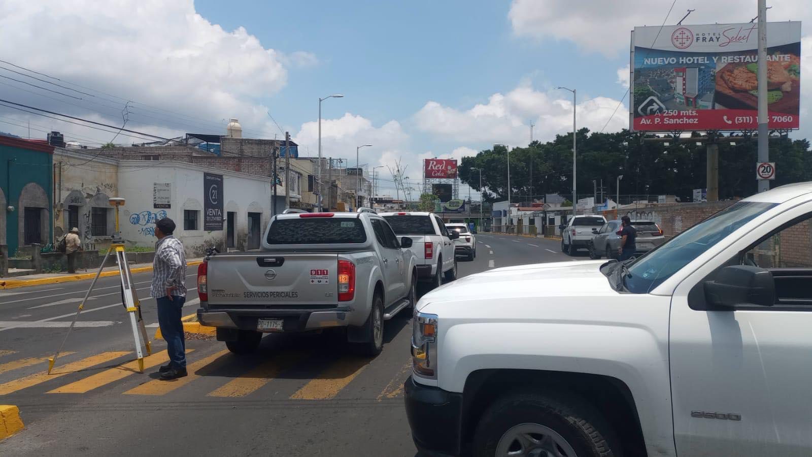 Elemento de fiscalía interviniendo en obra del camellón