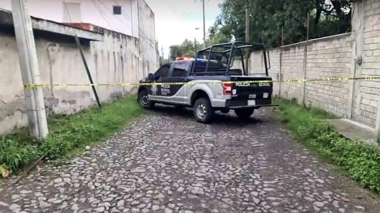 Camioneta de Policia Estatal atravezada