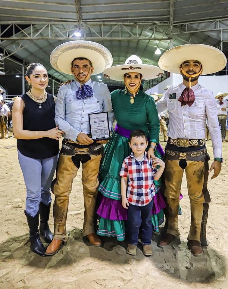 Mirtha Villalvazo brilla junto a charros