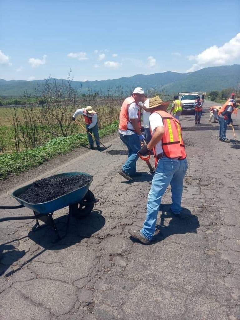 Personas paleando