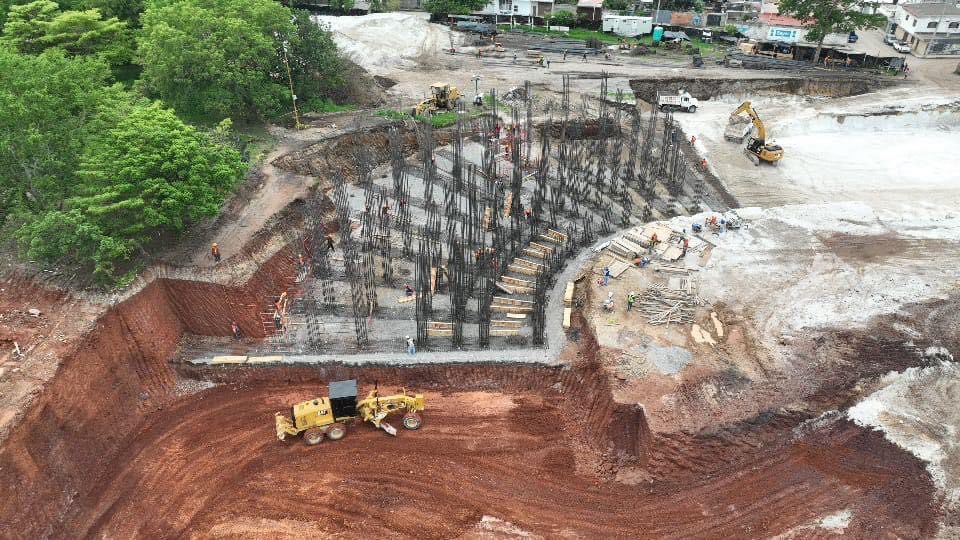 Obra en proceso del estadio de beisbol en Tepic