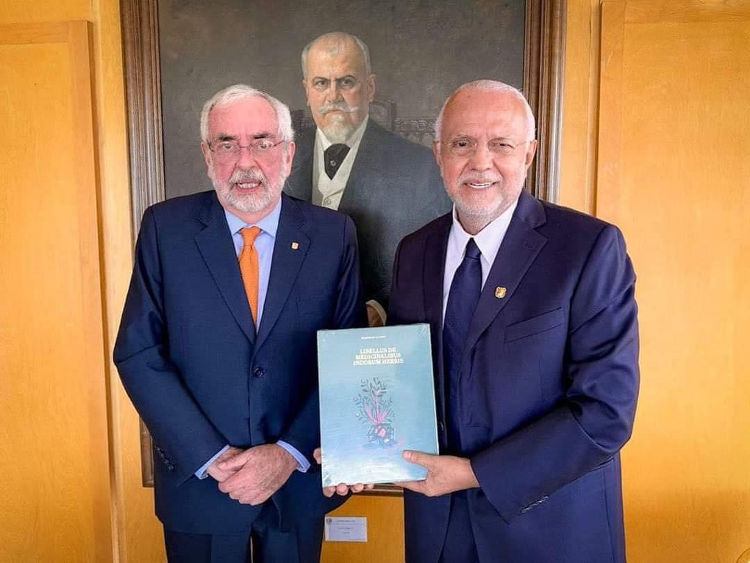 Miguel Angel Navarro con rector de la UNAM