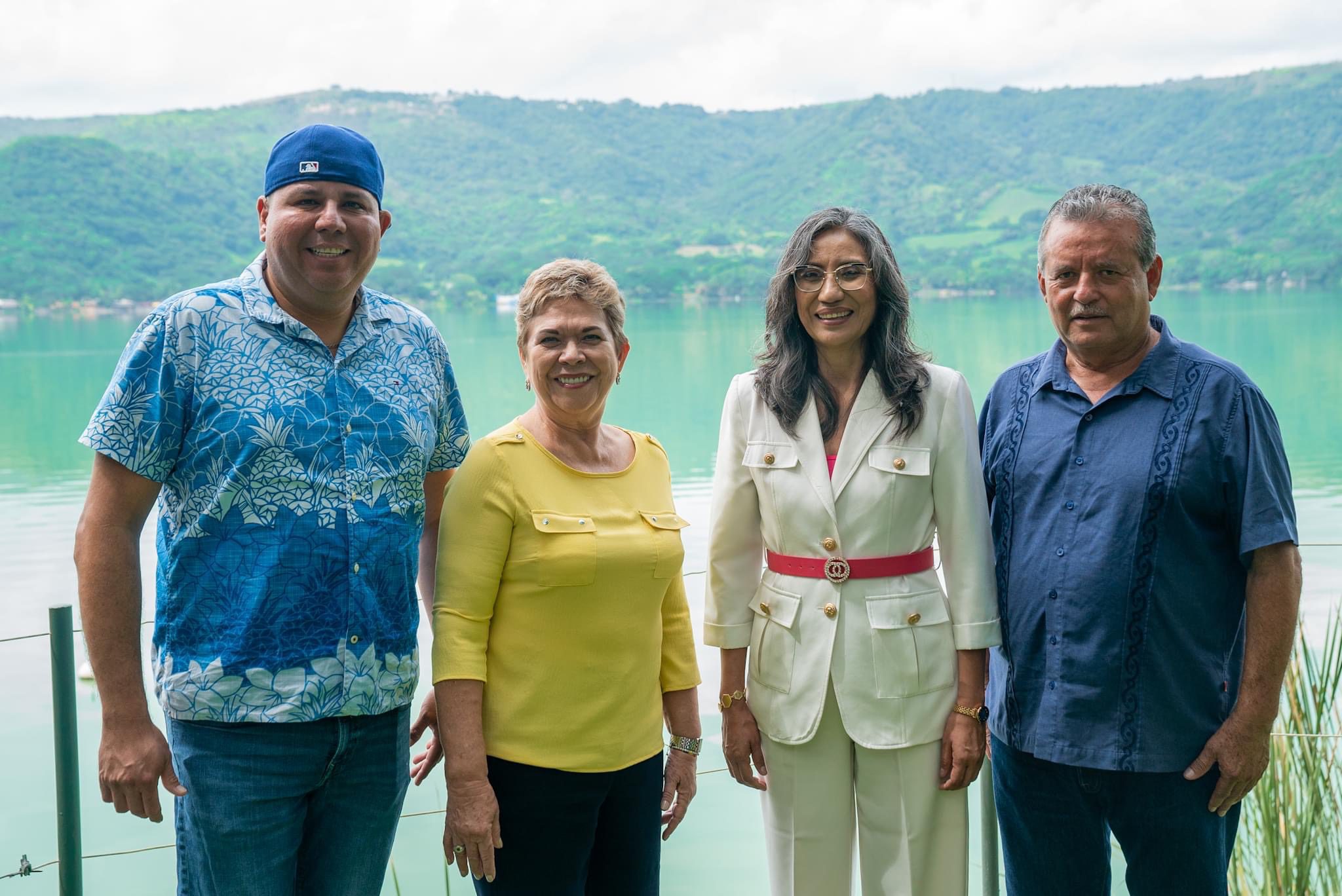 Leticia Araiza junto con Pepe Barajas y Heriberto Castañeda