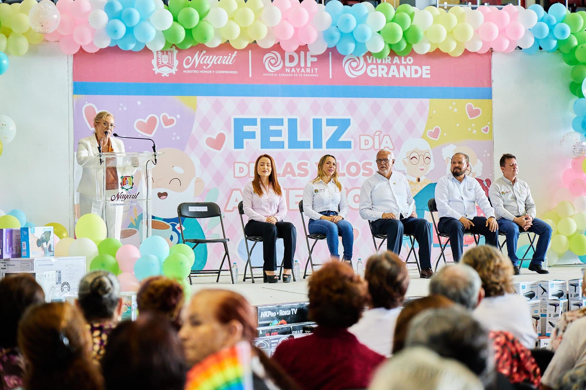 Beatriz Estrada dando discurso