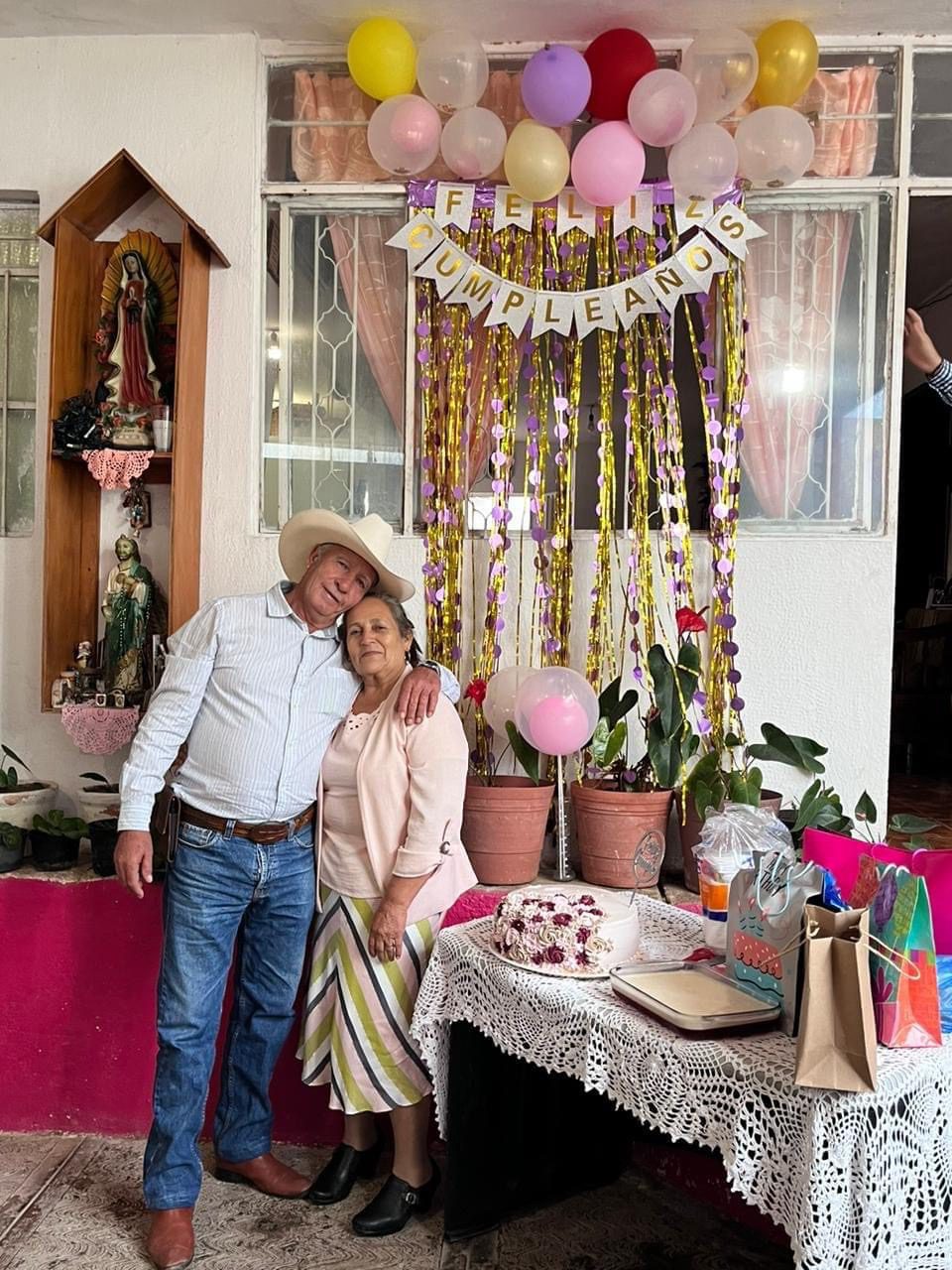 Personas mayores en una fiesta de cumpleaños