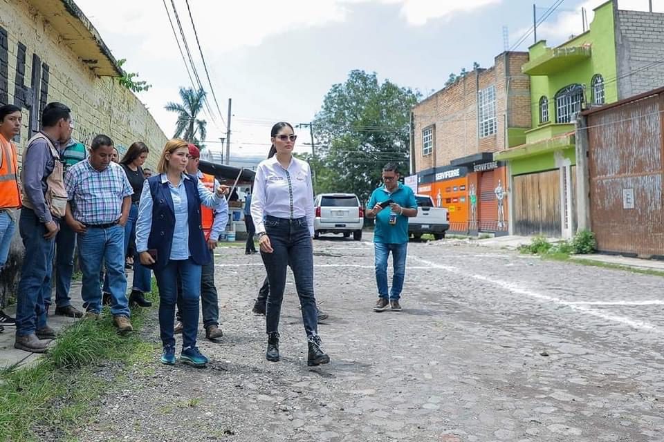 Geraldine Ponce supervisa obras en colonia Valle de Matatipac en Tepic