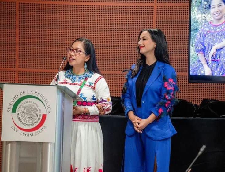 Minerva Carrillo dando su agradecimiento