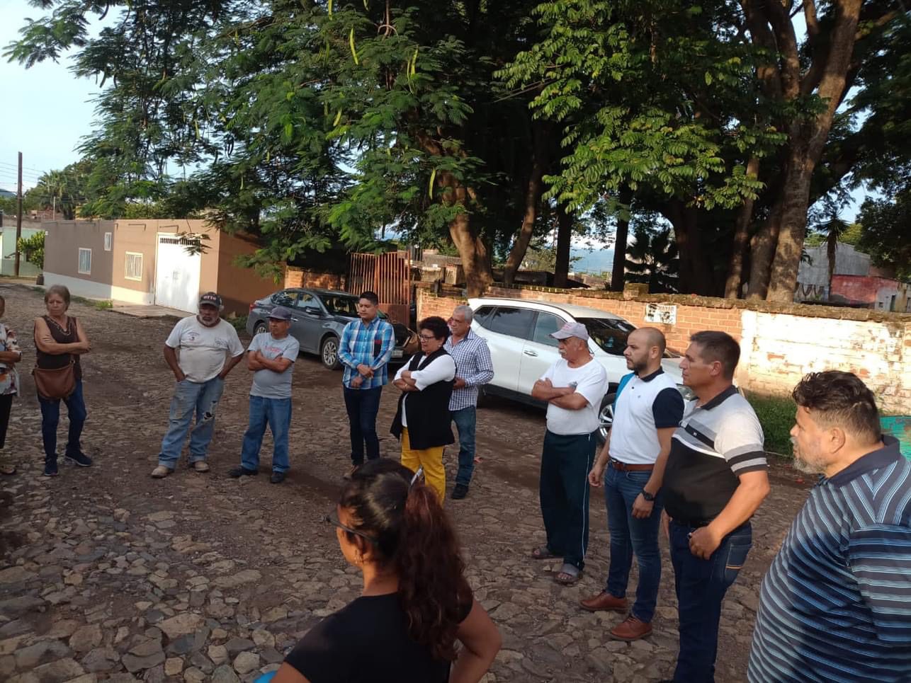 Presidenta de Ahuacatlan en la formación de un comité de obras