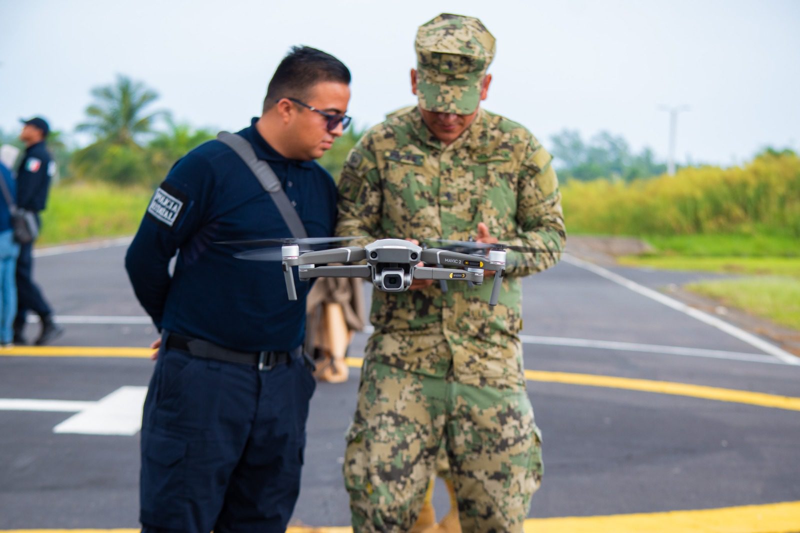 Autoridades con dron