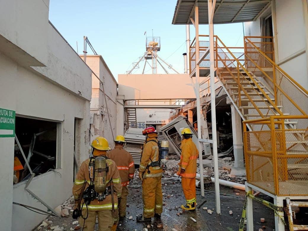 Bomberos en explosión