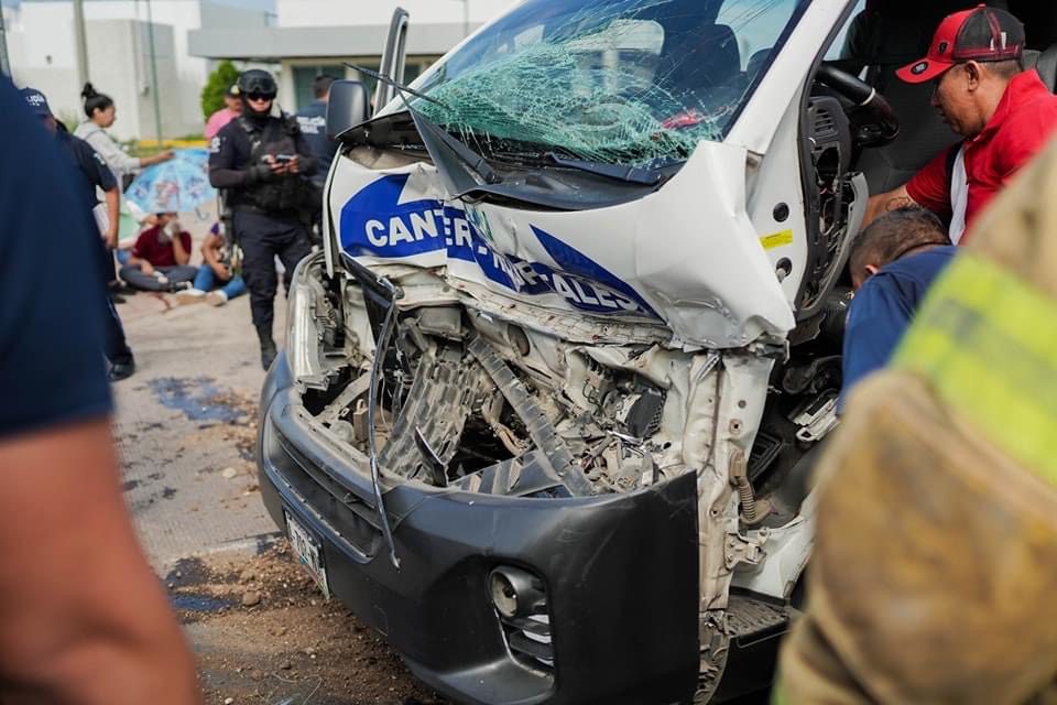 Accidente en Av. Aguamilpa deja saldo de heridos y caos vehicular