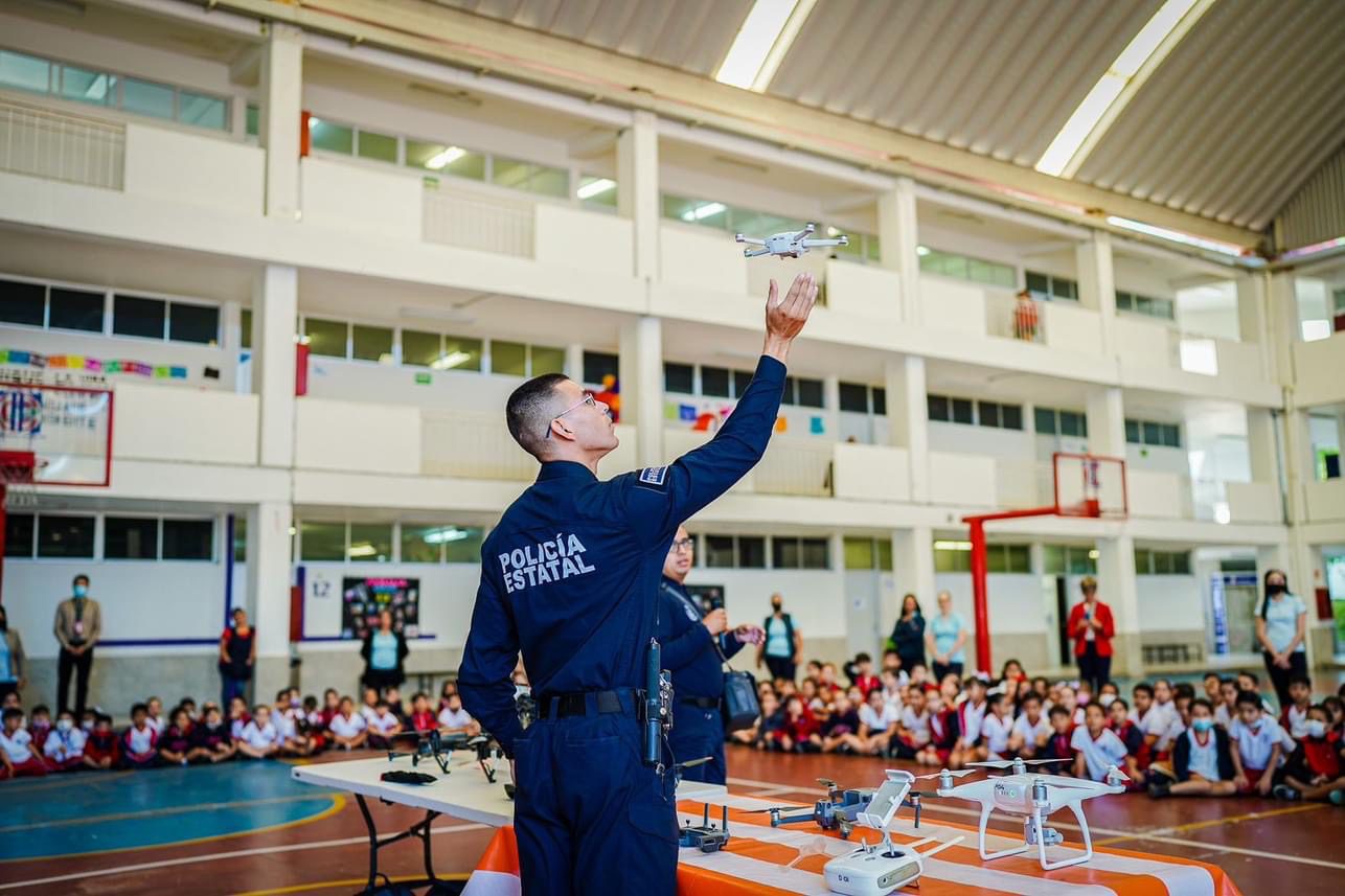 Drones y prevención del delito se acercan a comunidad estudiantil