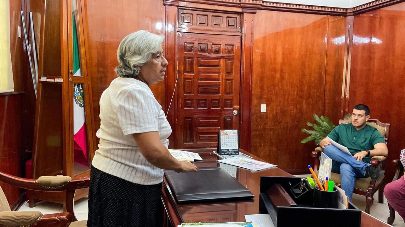 Lety Medellín lidera campaña de limpieza en Ahuacatlán