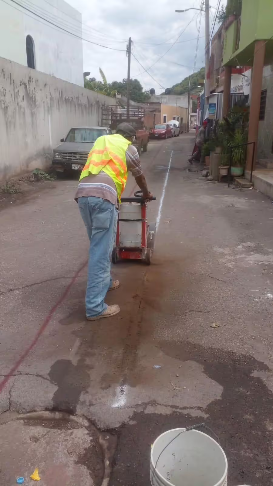 Hombre en medio de la calle