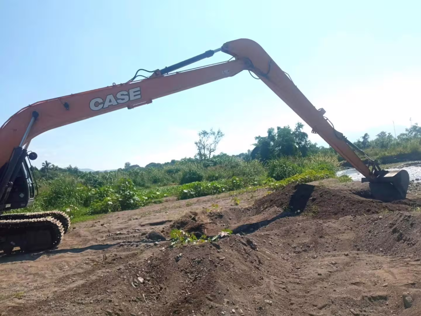 Desazolve y rehabilitación de caminos en Tetitlán