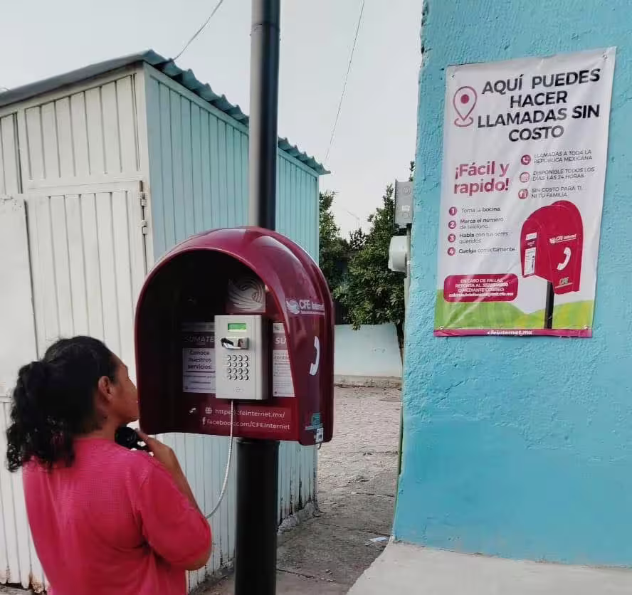 Publicidad de las cabinas telefónicas de la CFE
