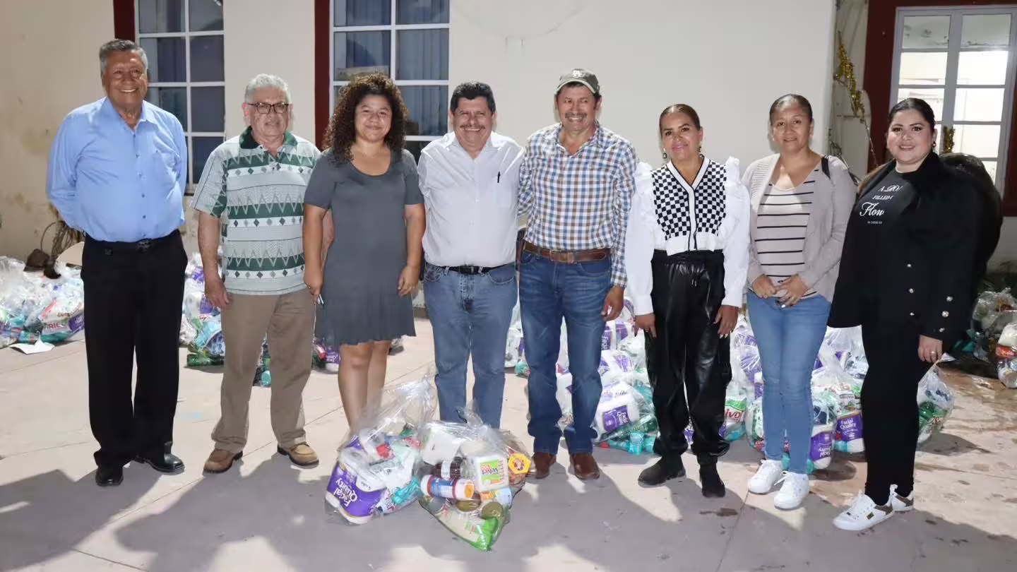 Manolo Andalón y regidores con el SUTSEM