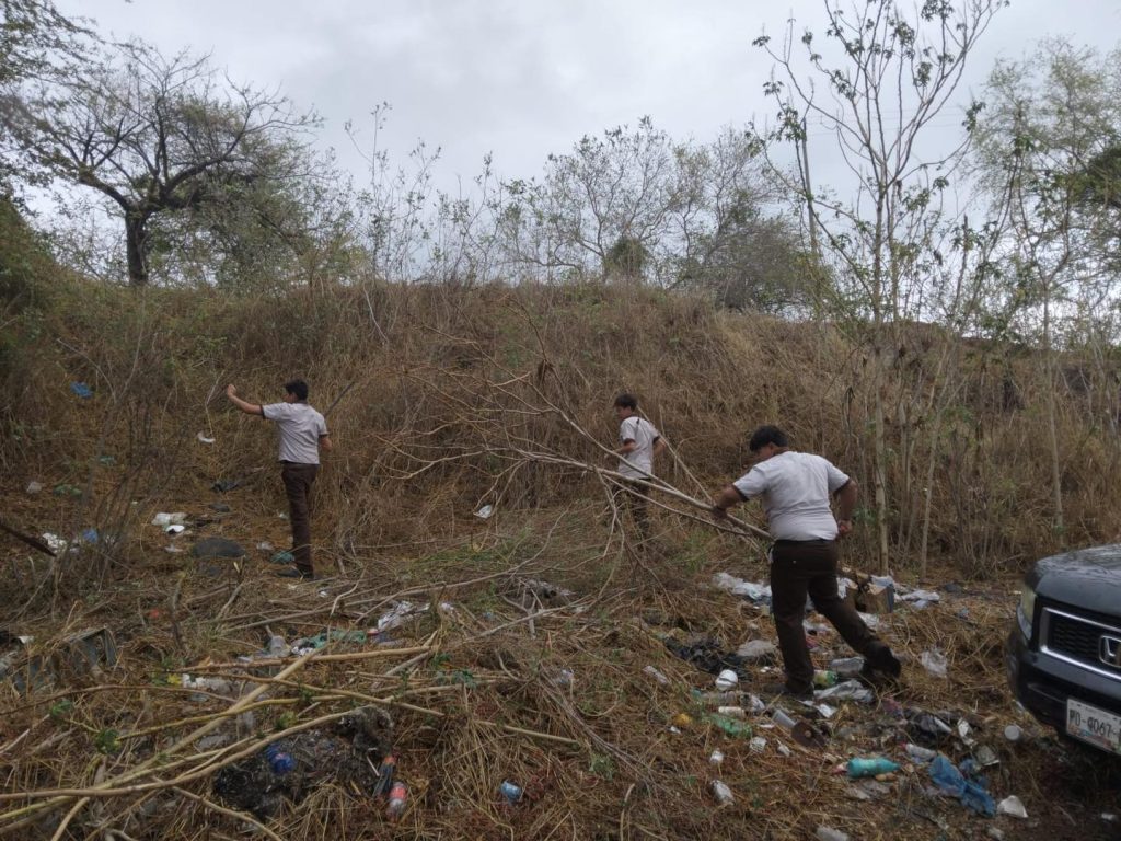 jornada de limpieza en camino hacia Valle Verde