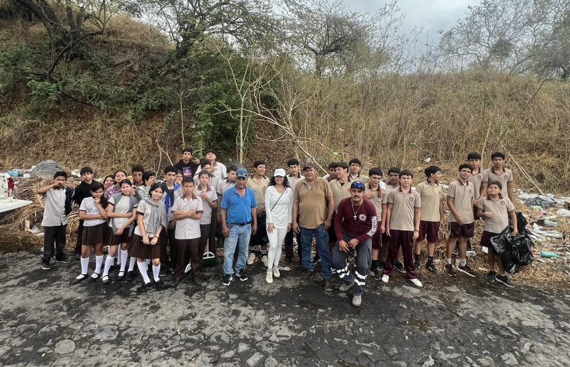 jornada de limpieza en camino hacia Valle Verde