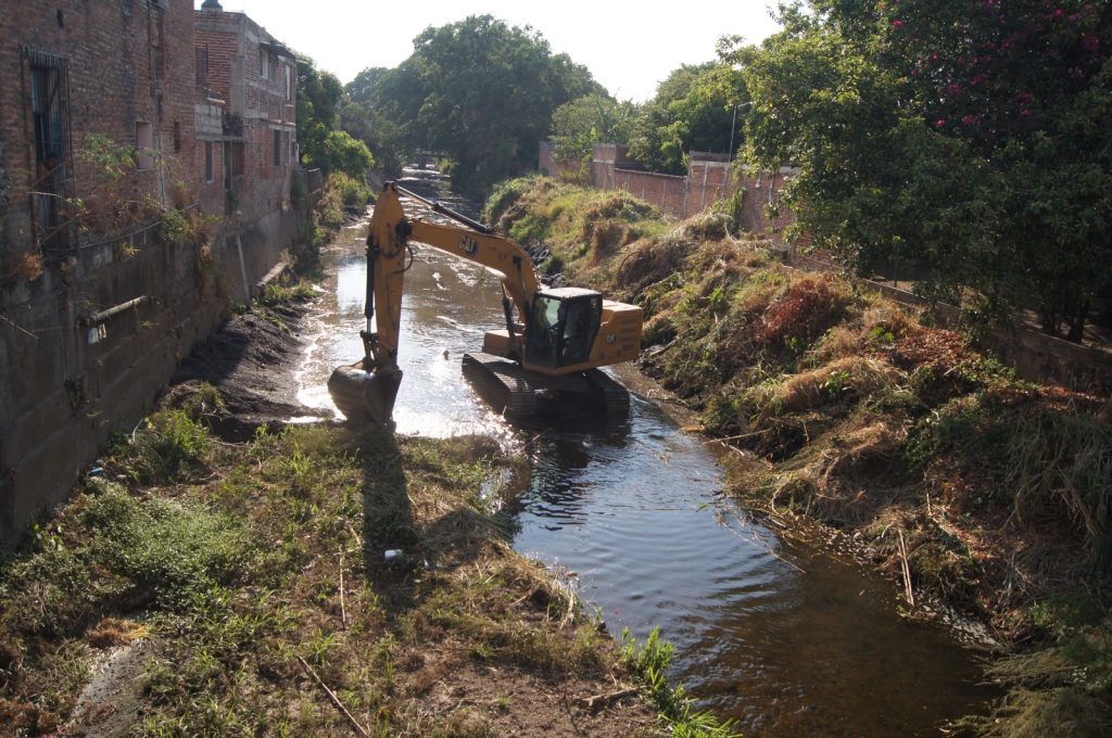 Avanza el desazolve del río de Ahuacatlán