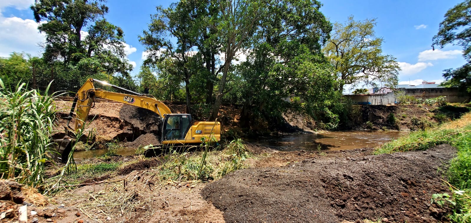 Avanza el desazolve del río de Ahuacatlán