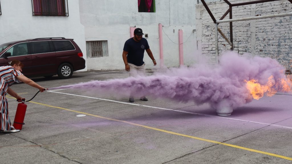 DIF Ahuacatlán refuerza seguridad con capacitación en primeros auxilios e incendios