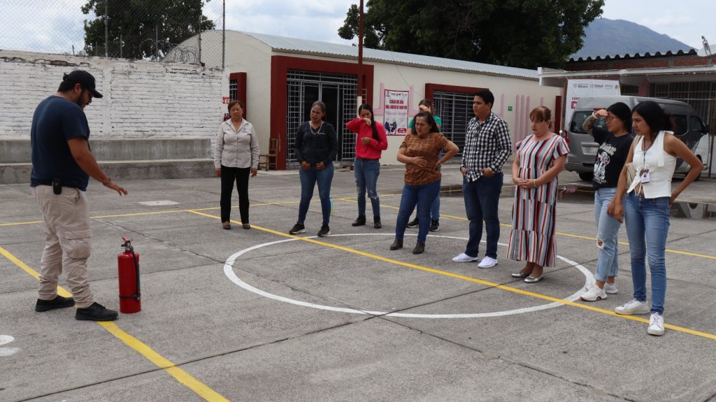 DIF Ahuacatlán refuerza seguridad con capacitación en primeros auxilios e incendios