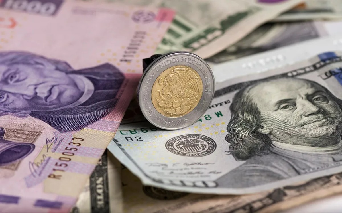 Peso mexicano se aprecia frente al dólar