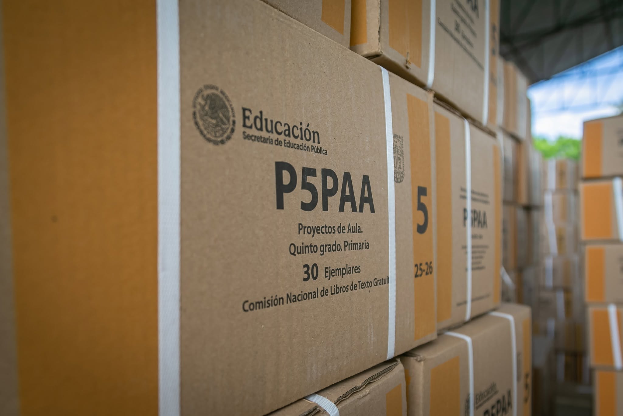 Entregan por primera vez libros de texto de forma centralizada en Compostela