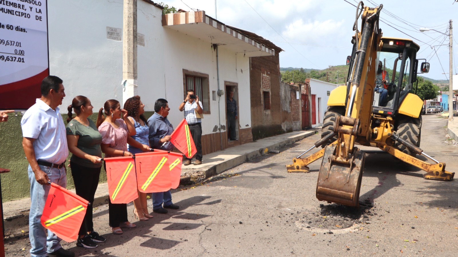 Presidente Dr. Manolo Andalón da arranque a la rehabilitación del drenaje sanitario en Ahuacatlán