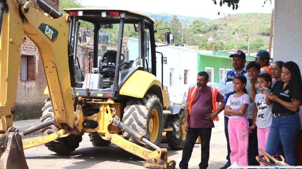 Presidente Dr. Manolo Andalón da arranque a la rehabilitación del drenaje sanitario en Ahuacatlán