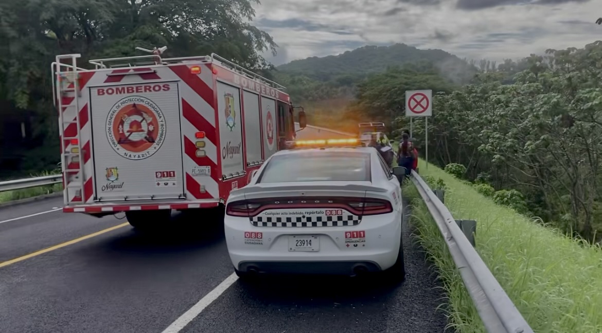 Adolescente muere tras caer en barranco con camioneta en la autopista Tepic-San Blas