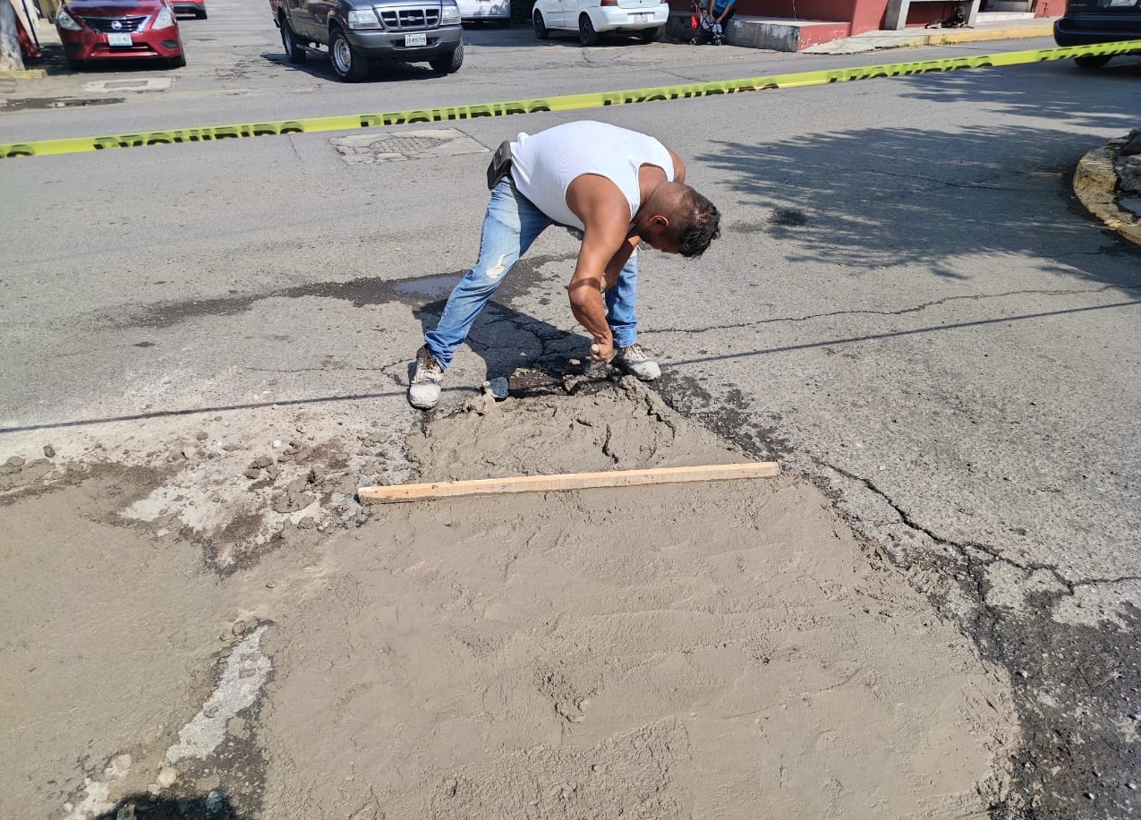Bacheo en Ahuacatlán impulsa seguridad vial y atención constante en la cabecera municipal