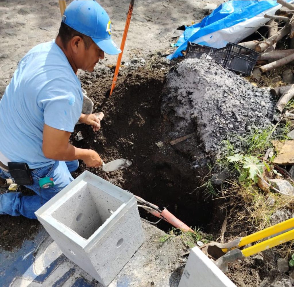 Ayuntamiento de Jala instala registros eléctricos en avenida Tampico para reforzar alumbrado público