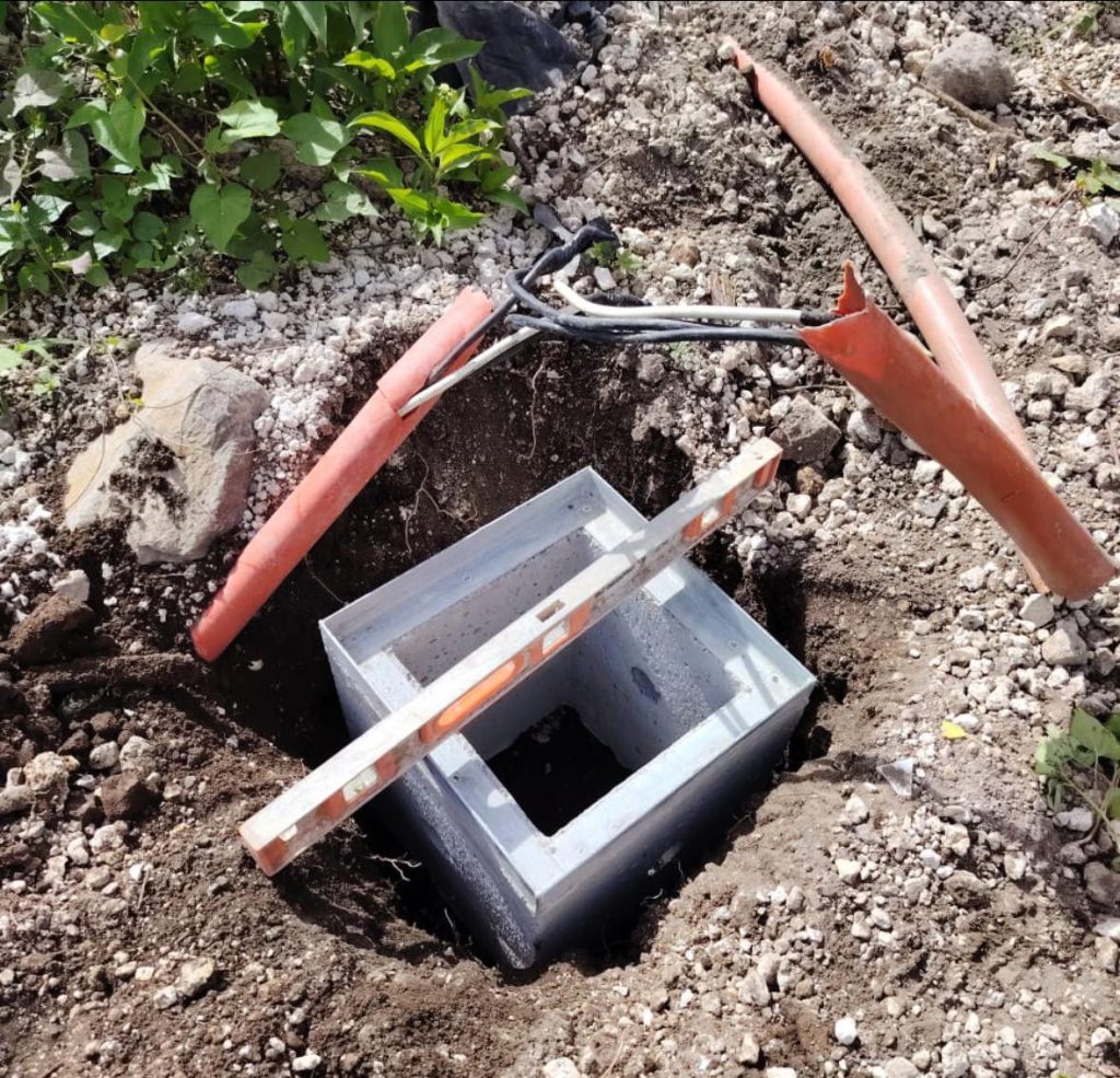 Ayuntamiento de Jala instala registros eléctricos en avenida Tampico para reforzar alumbrado público