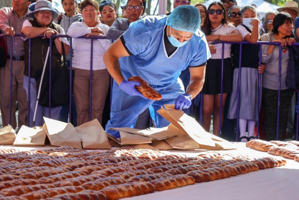Tlaxcala obtiene Récord Guinness por elaborar el pan de fiesta más grande del mundo