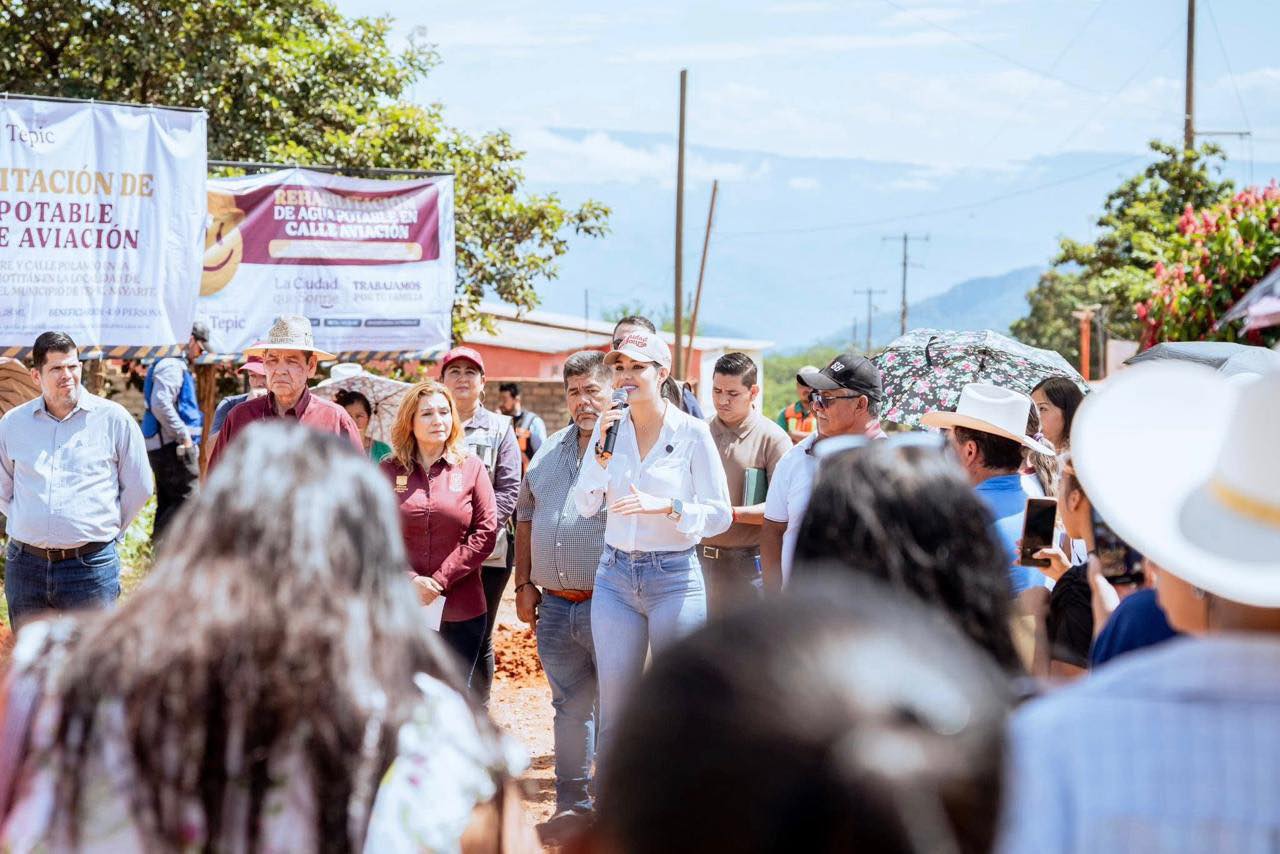 Geraldine Ponce arranca rehabilitación de red de agua potable en Santiago de Pochotitán