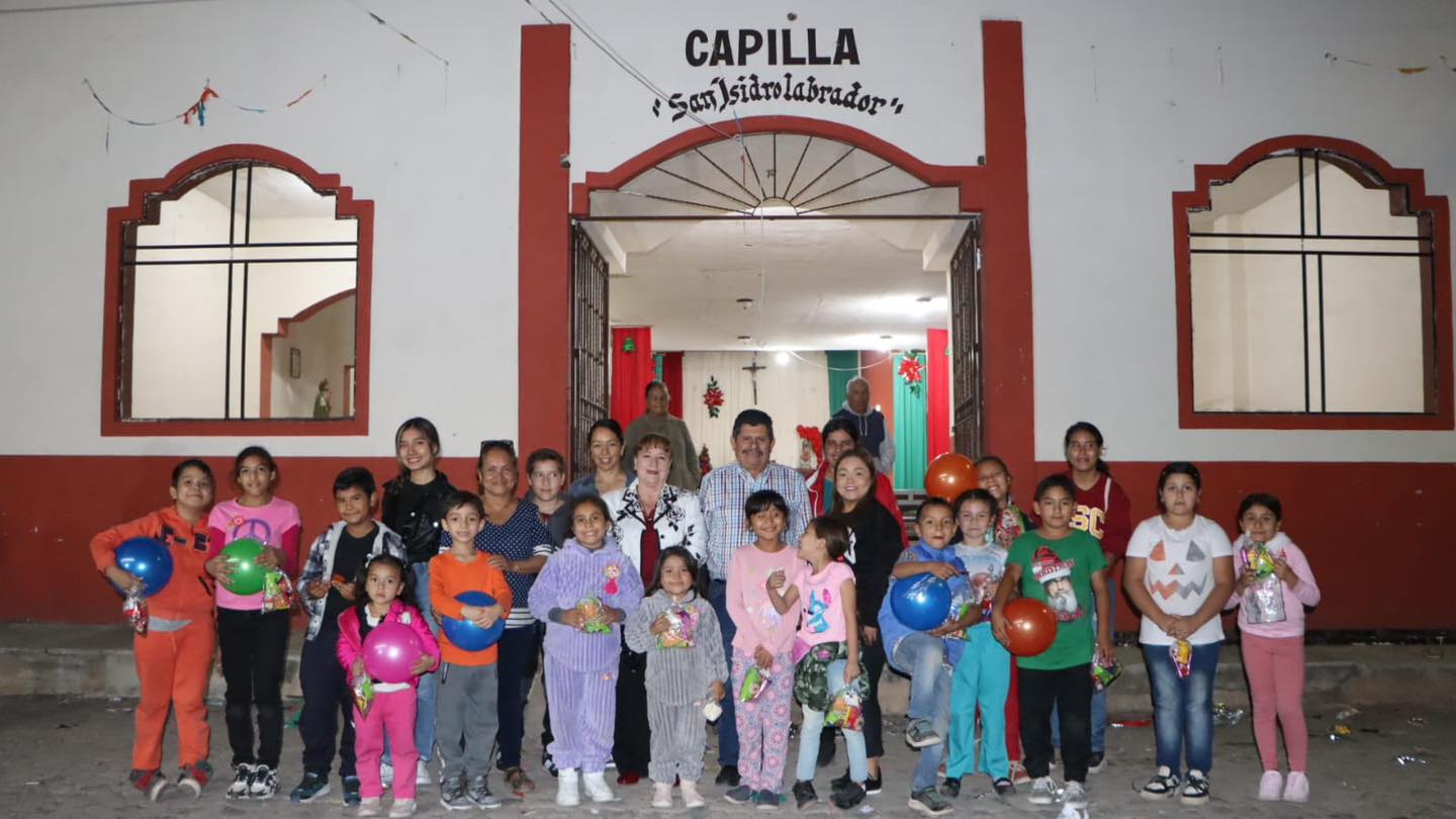 Posadas tradicionales en Ahuacatlán llenan de alegría los barrios del municipio