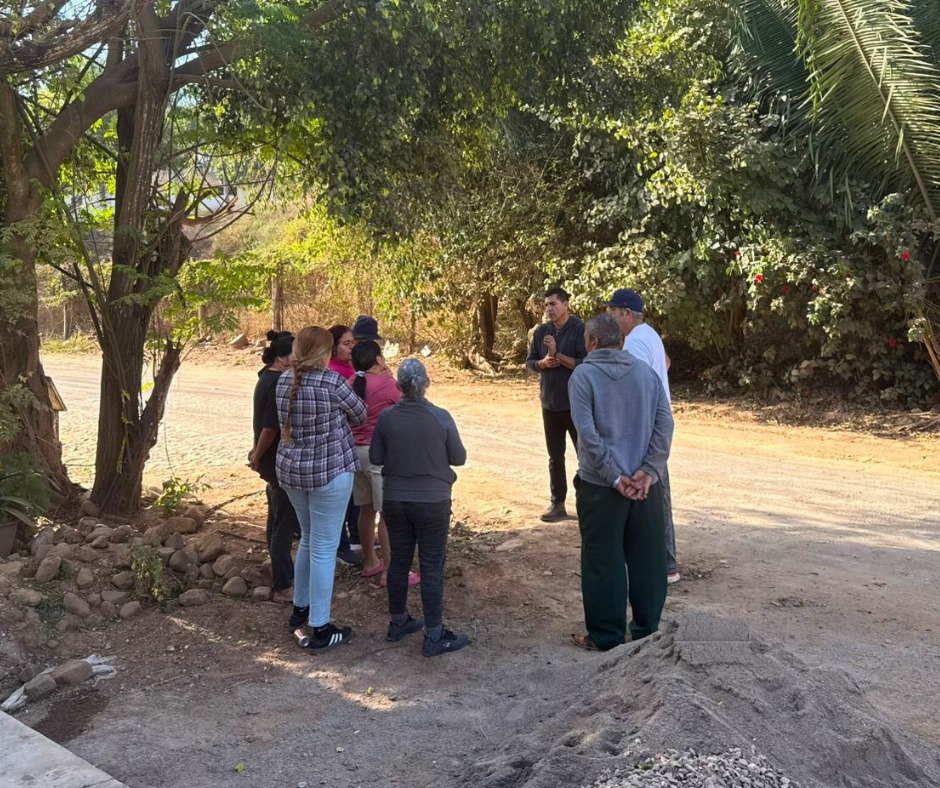Compostela inicia obra vial en la colonia Del Bosque con huellas de concreto y empedrado