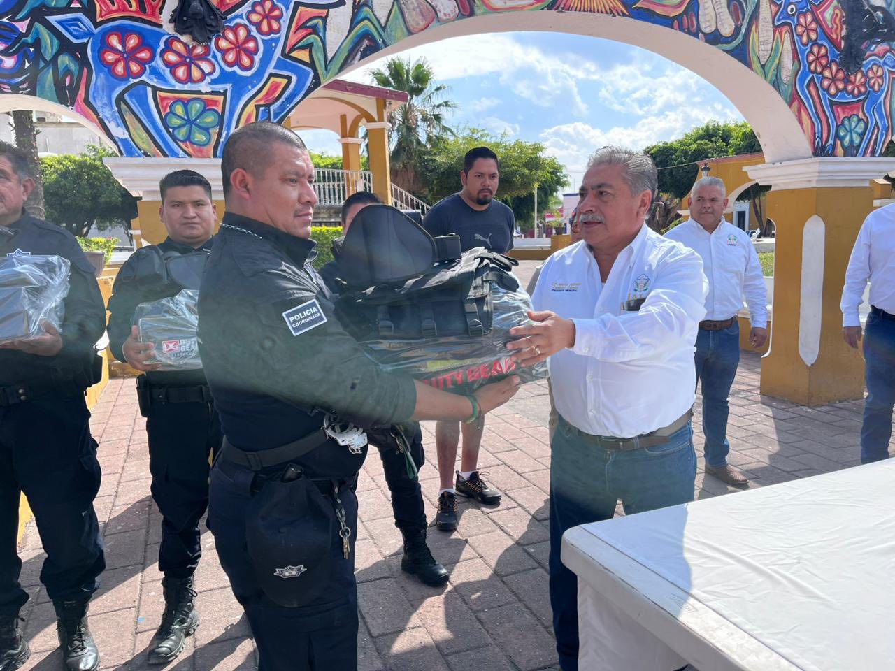 Jala fortalece la seguridad pública con la entrega de nuevo equipamiento y una patrulla