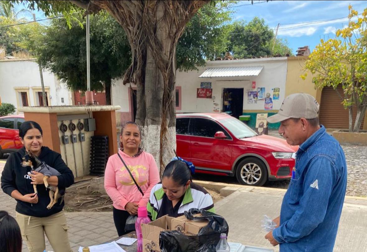 Realizan Jornada de Vacunación Antirrábica Canina y Felina en La Pila del Arenal, Jala