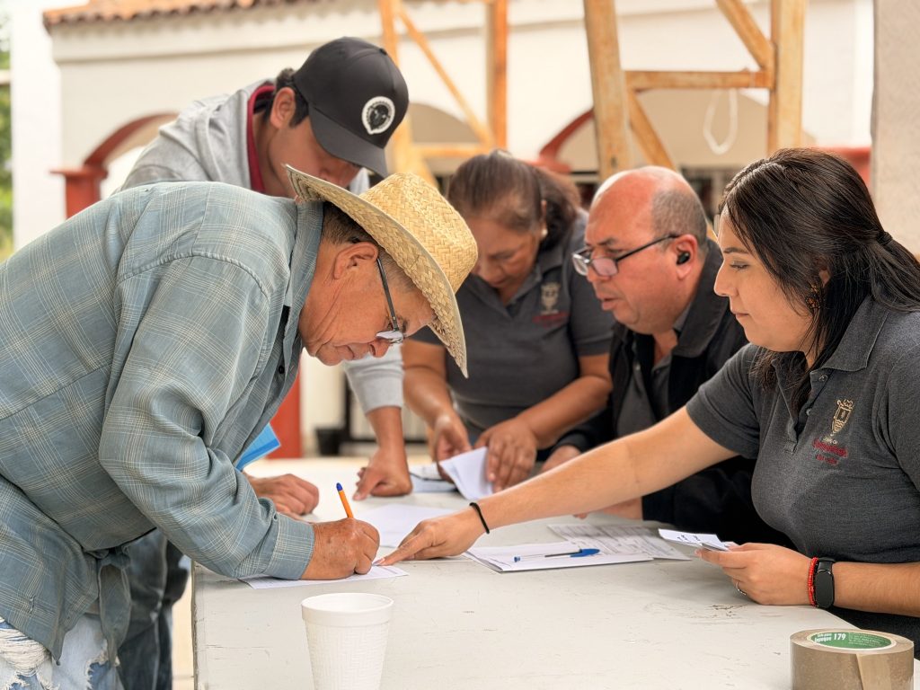 Entregan apoyos del programa Transformando En GRANDE a familias de Compostela, Las Varas y La Peñita de Jaltemba