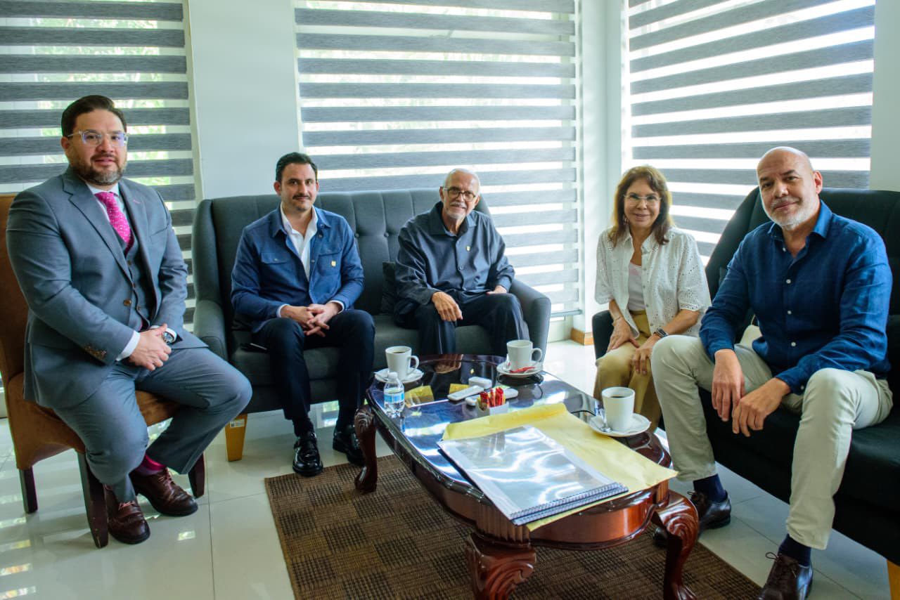 Gobernador dialoga sobre nuevo hotel Villa La Valencia en Punta Mita
