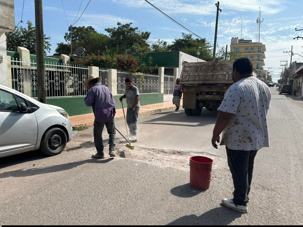 Ayuntamiento de Ruiz realiza trabajos de bacheo en vialidades principales del municipio