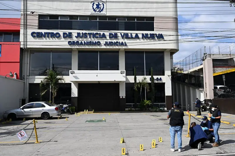 Guatemala decreta estado de sitio tras motines en cárceles y asesinato de ocho policías
