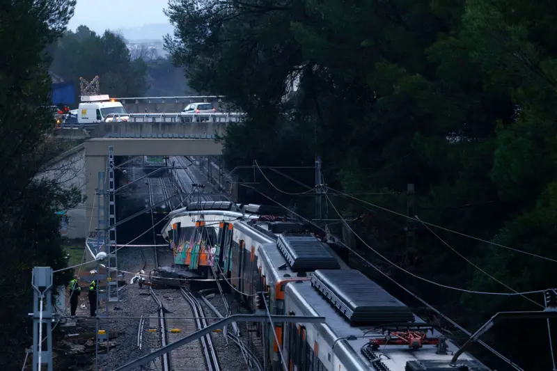Segundo accidente ferroviario en España deja un maquinista muerto y decenas de heridos en Cataluña