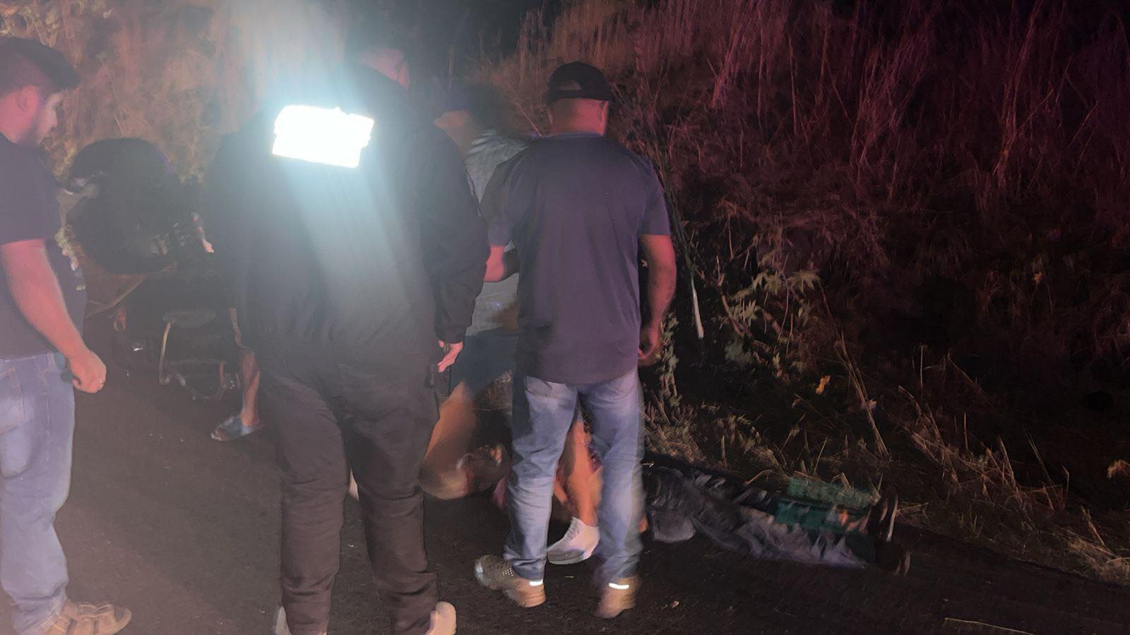 Protección Civil de Ahuacatlán atiende accidente múltiple en la carretera a la altura del Ceboruco