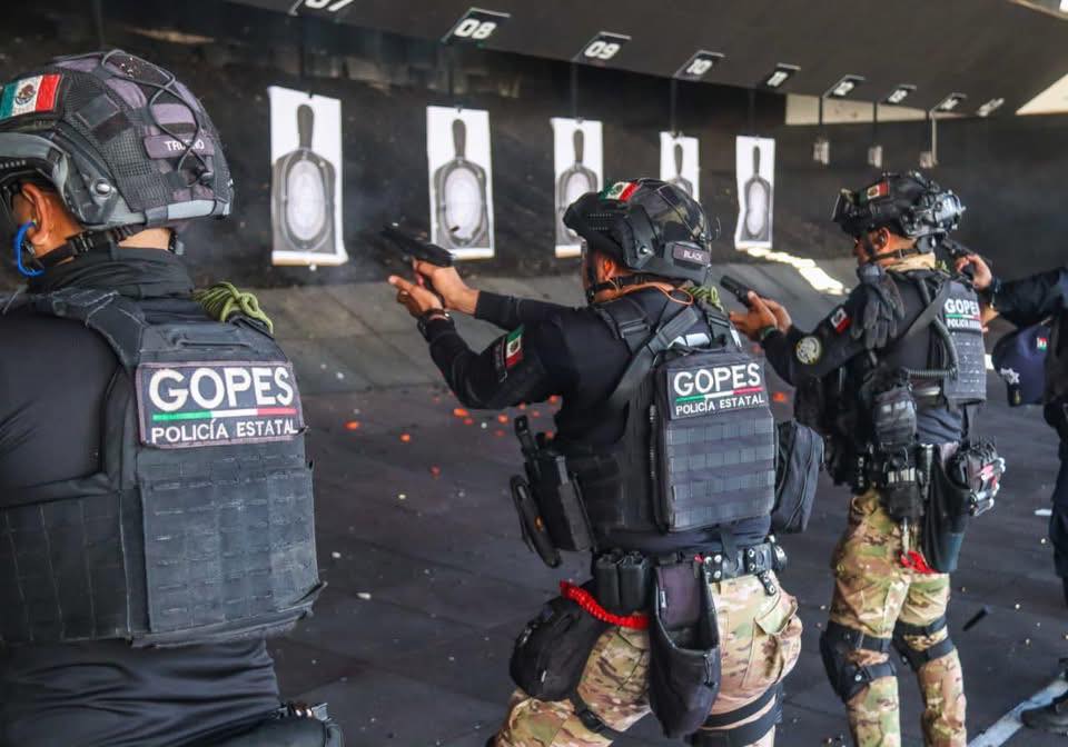 Grupo de Operaciones Especiales se capacita con técnicas élite para situaciones de alto riesgo